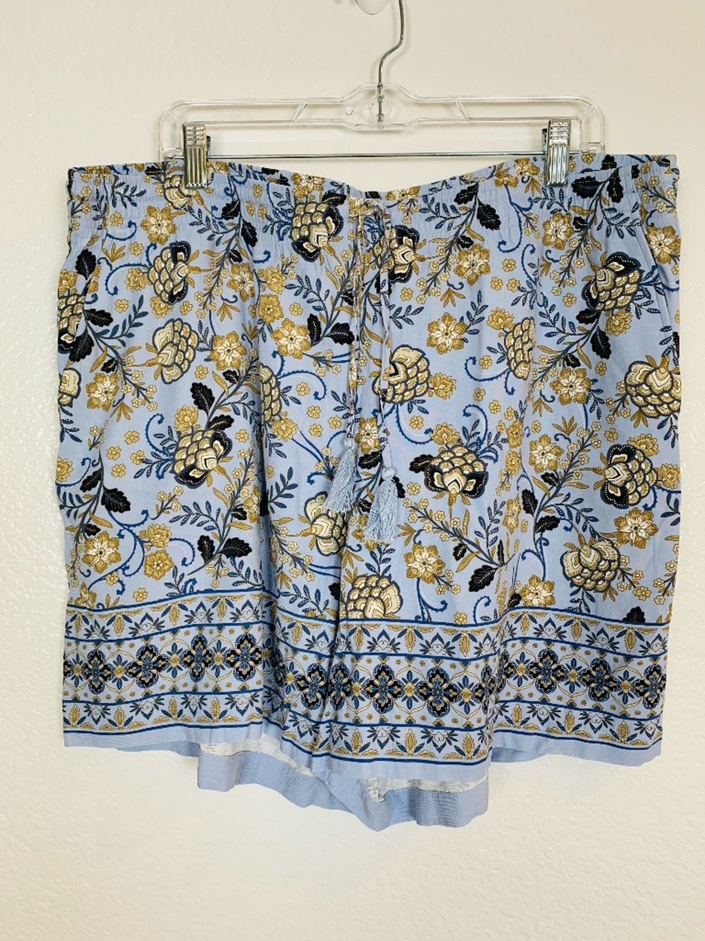 J. Jill Pale Blue Floral Shorts XL NEW Rayon Tassel Tie Stretch Waist Pockets